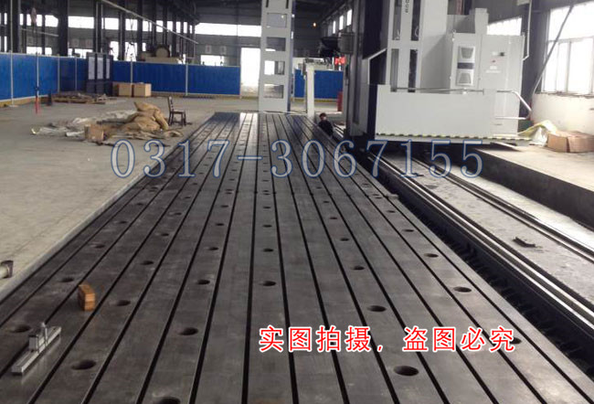 安裝中的落地鏜工作臺(tái)